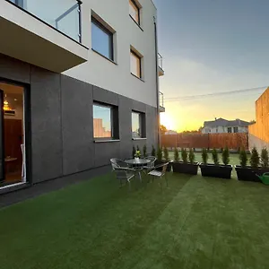 Апартаменты R House - Brand New With Patio And Garage, Варшава